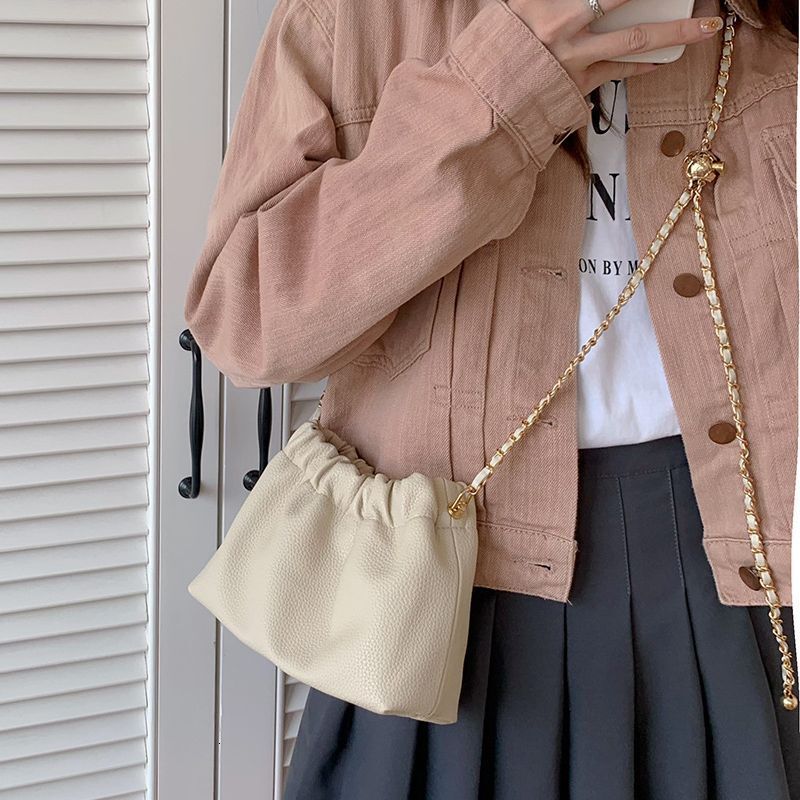 Designer Luxury Bag Bag Trendy Women's Bag New 2025 Texture Solid Color Niche Shoulder Bag Versatile Chain Crossbody Cloud Small Bag Tote Bag