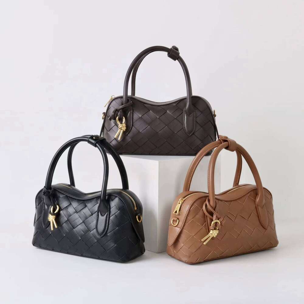 Cowhide braided 2025 new niche design genuine leather vintage one-shoulder crossbody bag fashionable ladies handbag