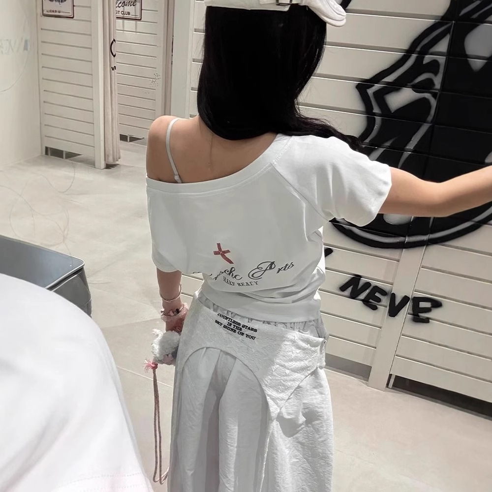 2025 American off shoulder T-shirt summer new print short sleeved off shoulder design loose fit multifunctional top new designer T-shirt