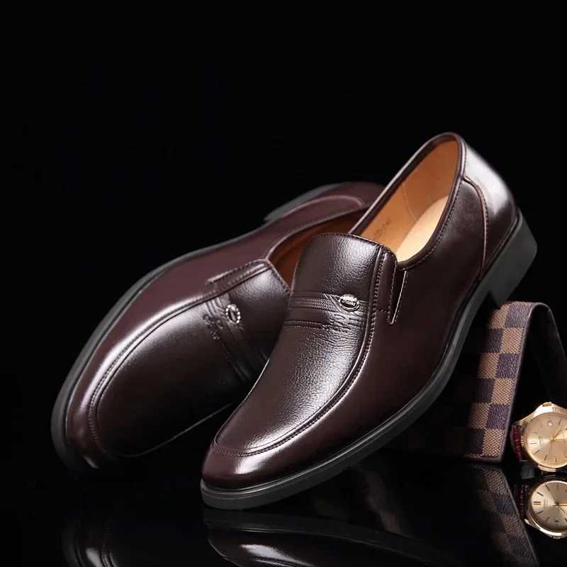 2023 Mens Leather Formal Shoes Luxury Brand Mens Loafers Dress Breathable Slip-on Black Driving Shoes Plus Size 38-44 Y250730