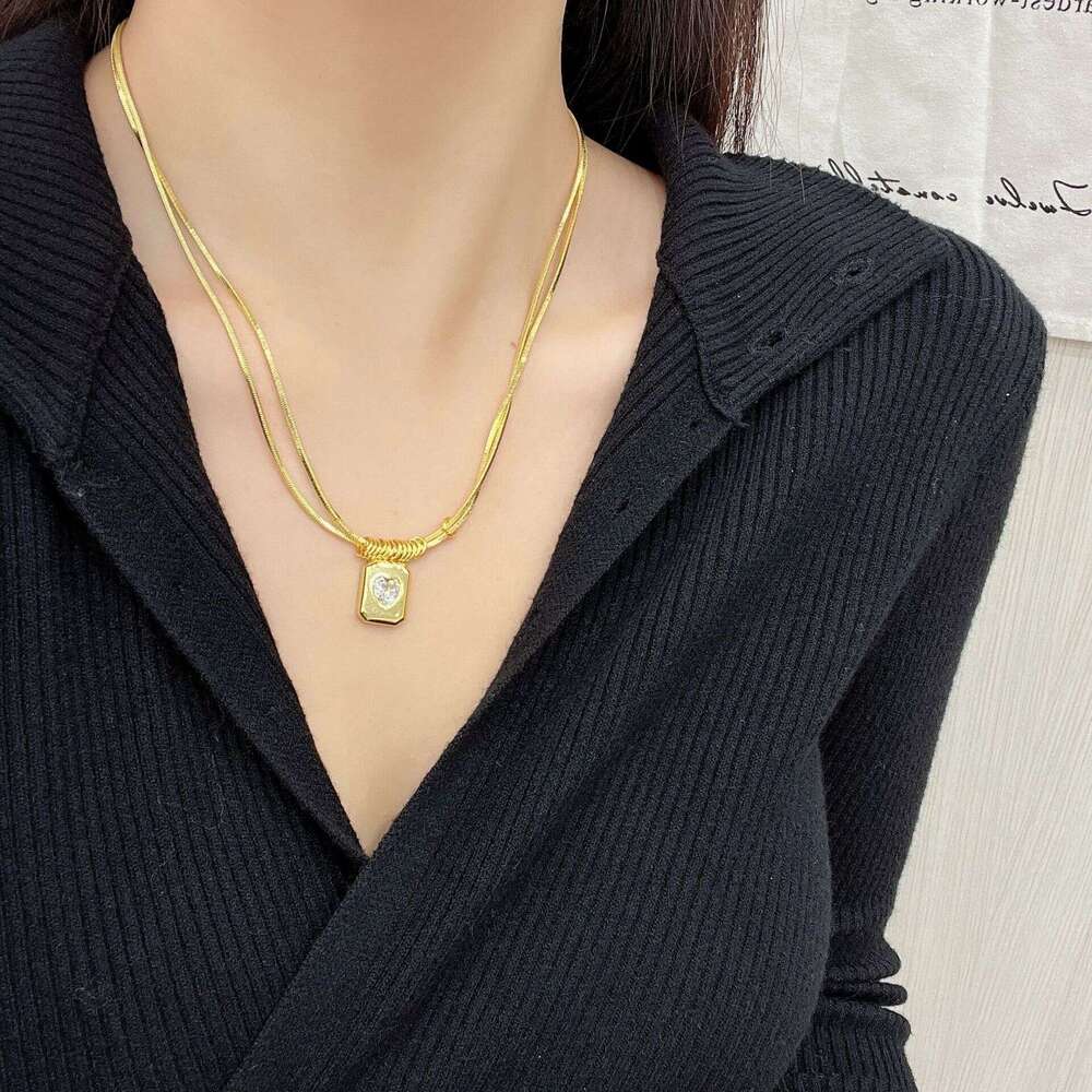 Geometric Heart Pendant Collarbone Chain Light Unique High-end Fashion Hot-selling Necklace 6b2