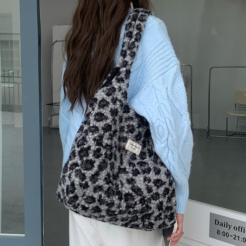 Designer Luxury Bag Bag Leopard Print Plush Bag For Women Winter 2025 New Commuter College Style Tote Bag Large Capacity Single Shoulder Furry Bag Tre