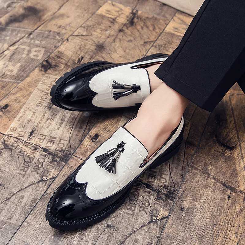 Pointed leather shoes for men Business casual patent loafers mens lace-up elegant luxury shoes social shoes Y250730
