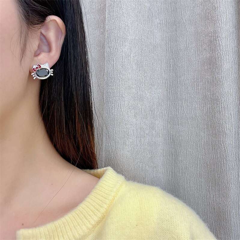 Korean and Japanese Style Versatile Cat Small Fresh Cute Animal Simple Petite 2024 New Autumn Winter Earrings for Women 2d6
