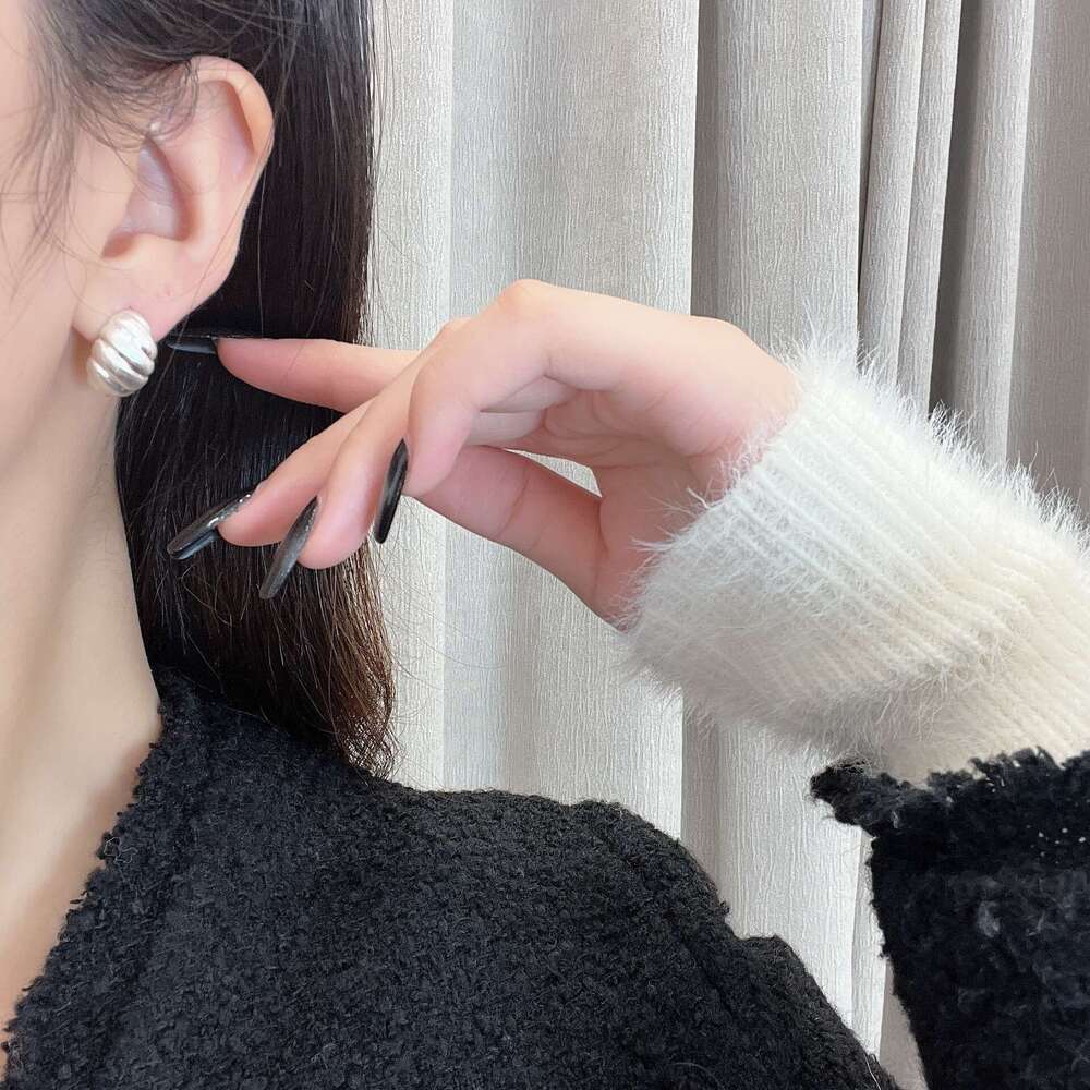 French Style Croissant Brushed High-End Earrings Fashionable 2024 New Model 4b2