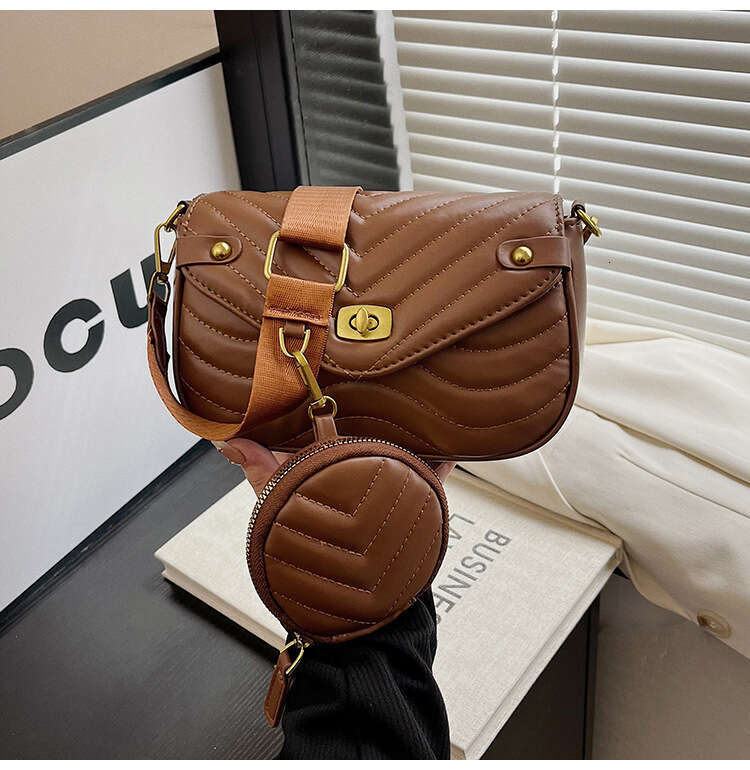 2024 New Trendy Women's Crossbody Single Shoulder Small Niche Design Chain Embroidery Zipper Bag