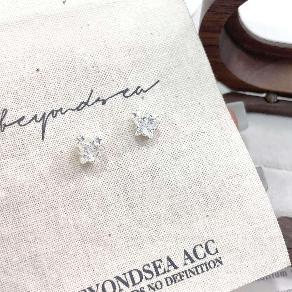 Zircon Tassel Artistic Personality Star Small Earrings for Women New Niche Design High-end Light Ear Jewelry 3c5