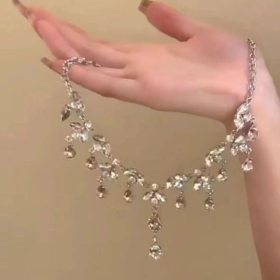 Zircon Round Designer Necklace Beach Lady Pendant Multi-layer Necklace Simple Super Fairy Fashion Versatile Collarbone Chain Light Luxury High-end Nec