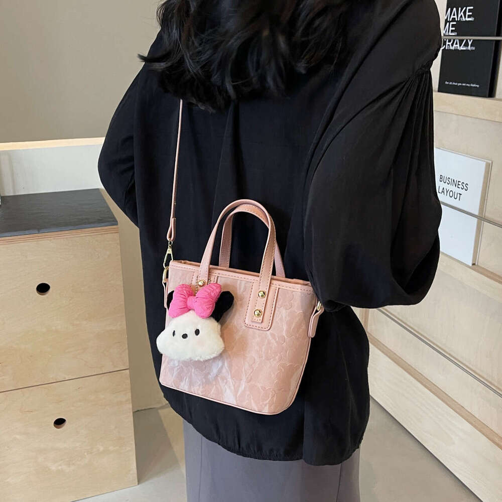 Women's 2025 New Crossbody Bucket Versatile Trendy Bag This Year Ins Design Handbag