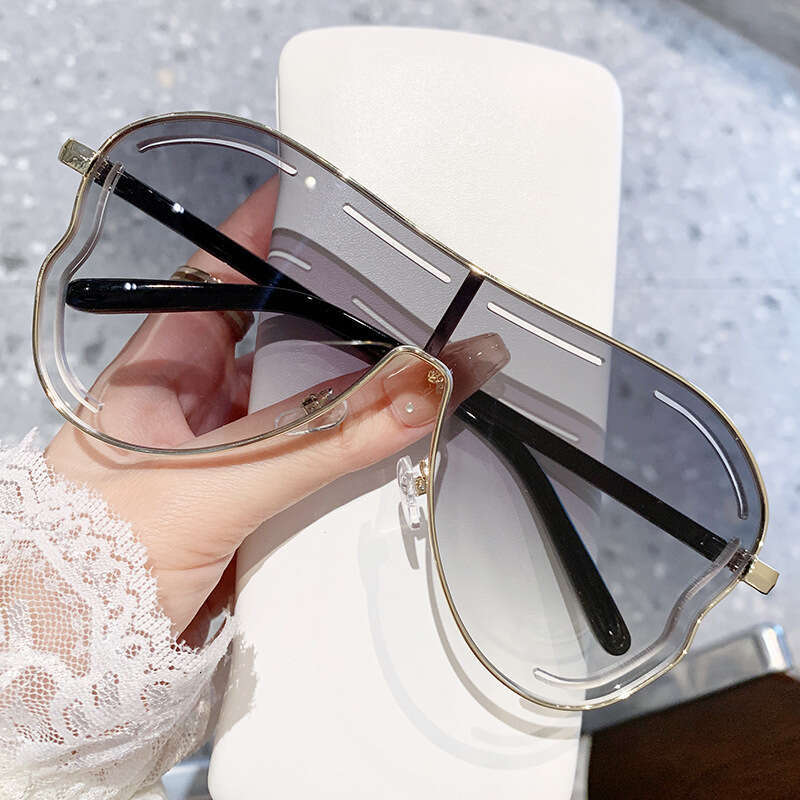 DHcollections Oversized Butterfly Sunglasses - UV400 Protection, Gold Metal Frame, Fashionable for Women (8 Trendy Colors)