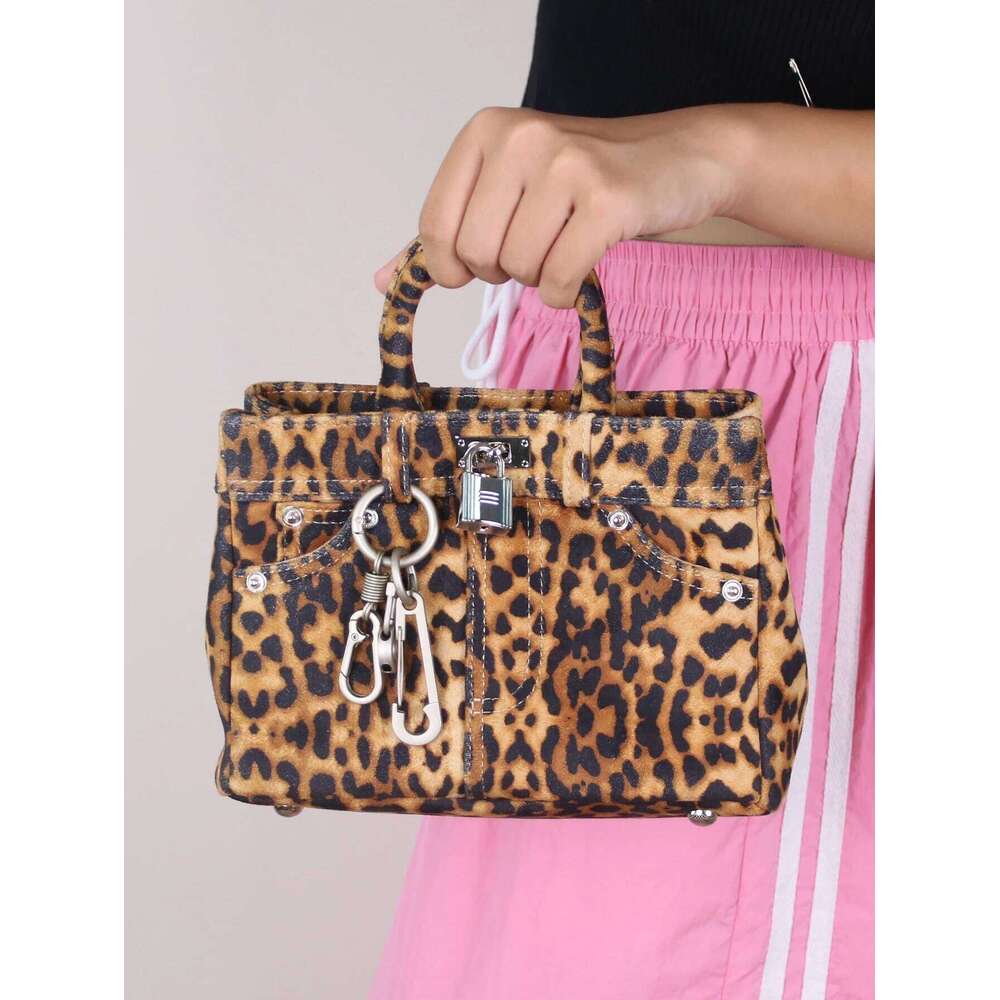 2024 autumn and winter new niche design Korean fashion suede veet leopard print platinum portable crossbody bag lock key p