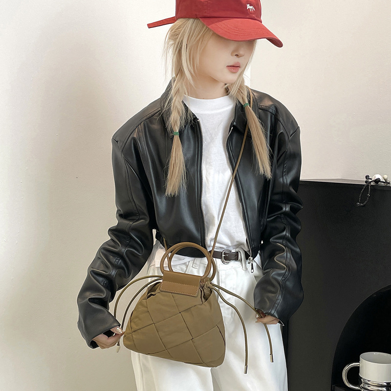 ColorfulFox Small Niche Ins Design Handheld Woven Fashion Mini Lightweight Shoulder Crossbody Bag ddmymoon