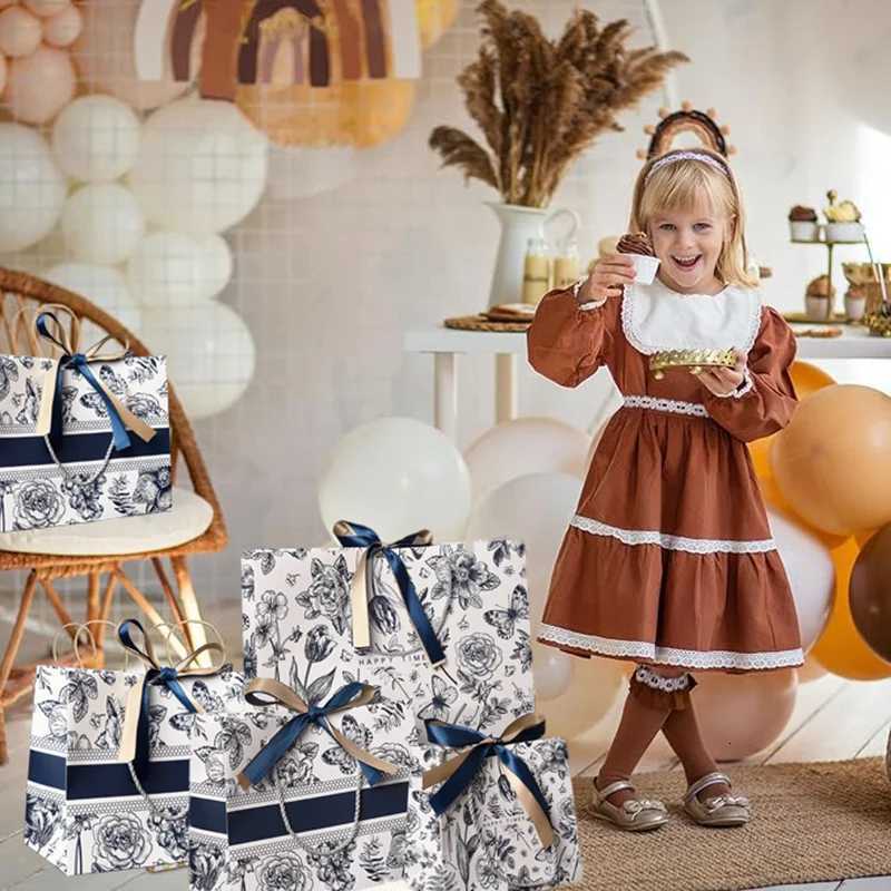 New Gift Bags Floral Paper Bags Cross Border Packaging Bags With Ribbon Holiday Gift Giving Gift Bags Clothing Tote Bags Clothin G250729