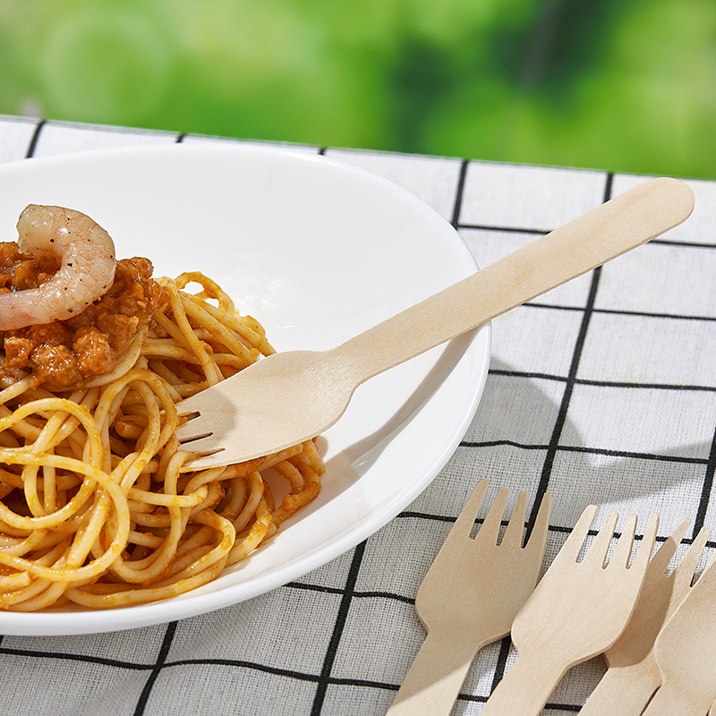 Eco-Conscious Wood Dining Utensil: Sleek & Sustainable Flatware Option - 100% natural wood 160mm