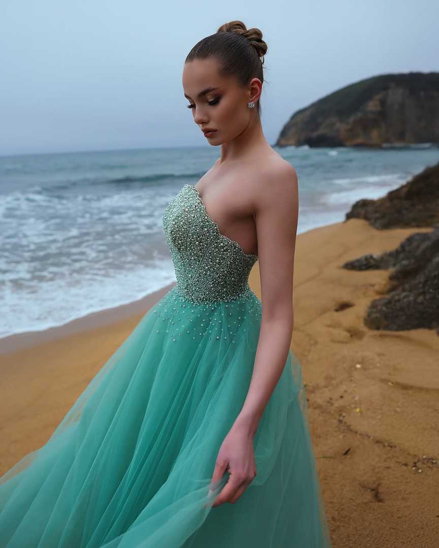 Graceful Evening Dresses A-Line Pearls Crystals Sleeveless Backless Prom Gowns Party Dresses Custom Made Vestidos de noche