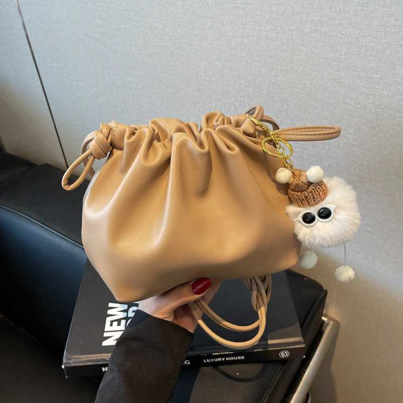 Korean Version Popular Bucket Bags Niche Design Cloud Messenger Bags High Quality Pu Leather Handbags New Pleated Versatile Bags Y250729