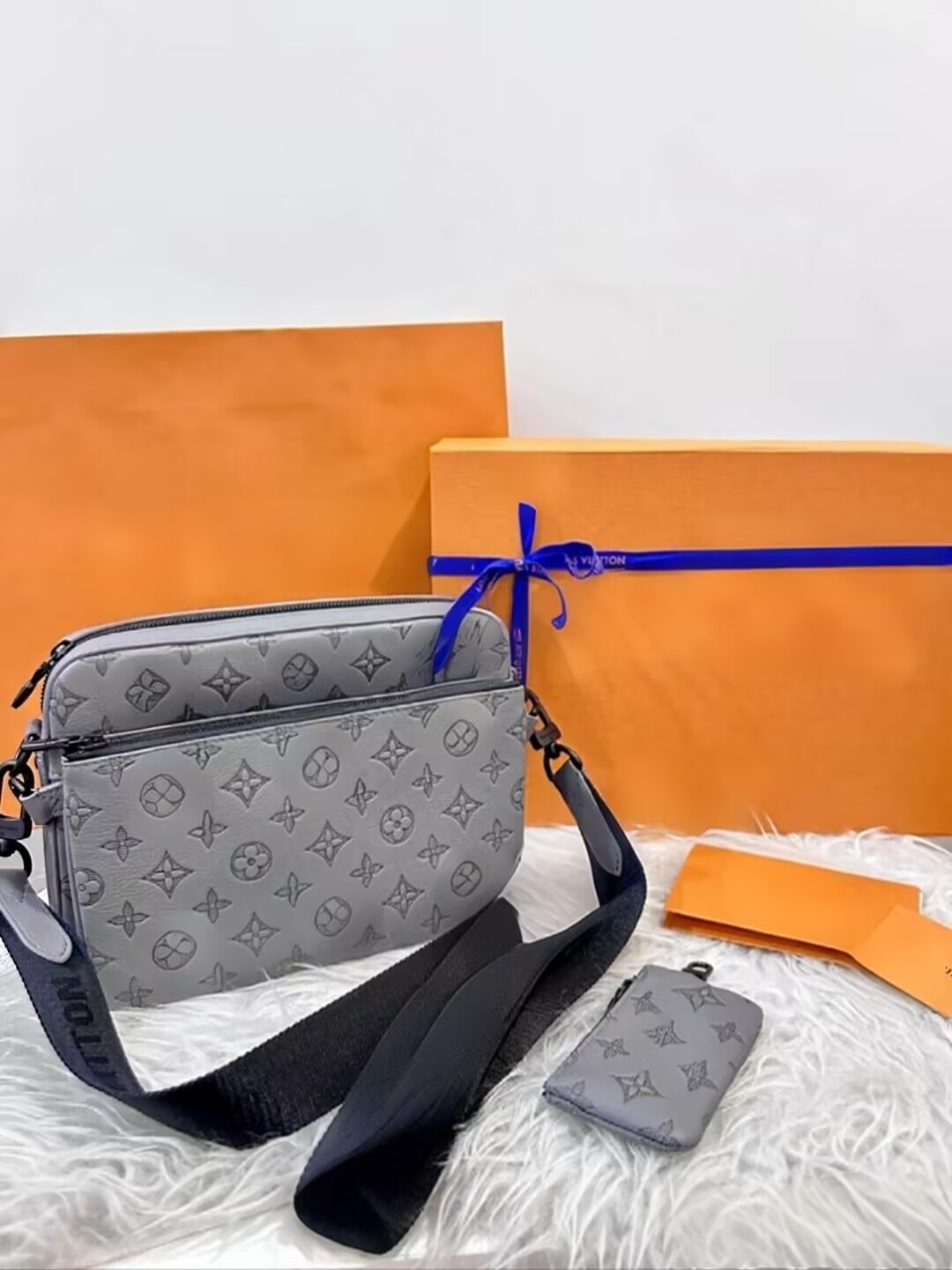 2025 Mens Totes Bag Handbags Purses Fashion Handbags Men Leather TRIO Messenger Bags Luxury Shoulder Bag Make up Bag