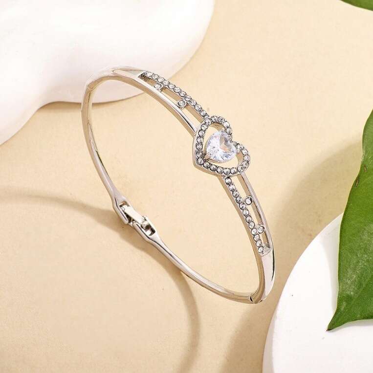 Fashionable and Unique Full Dia Small Heart Inlaid Zircon Zinc Alloy Bracelet Versatile