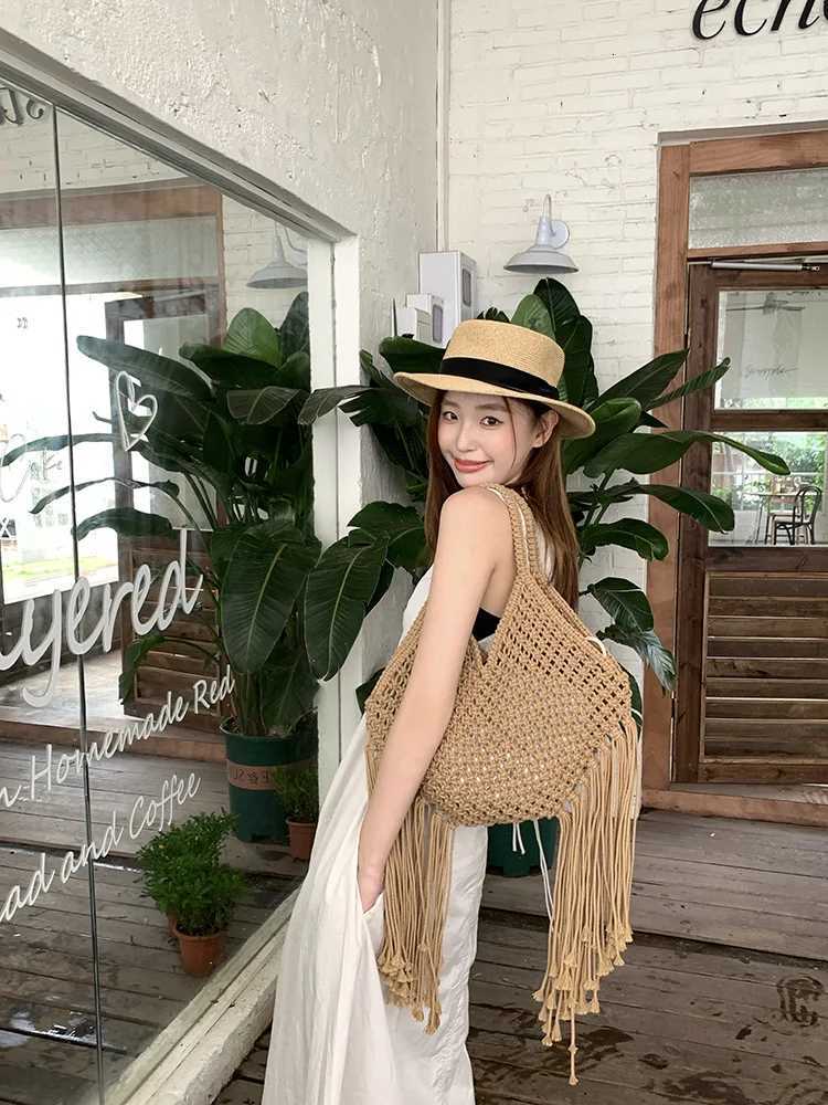 Bohemian Womens Large Capacity Tassel Shoulder Bag 2025 Straw Weave Tassel Tote Summer Beach Bags Y250729