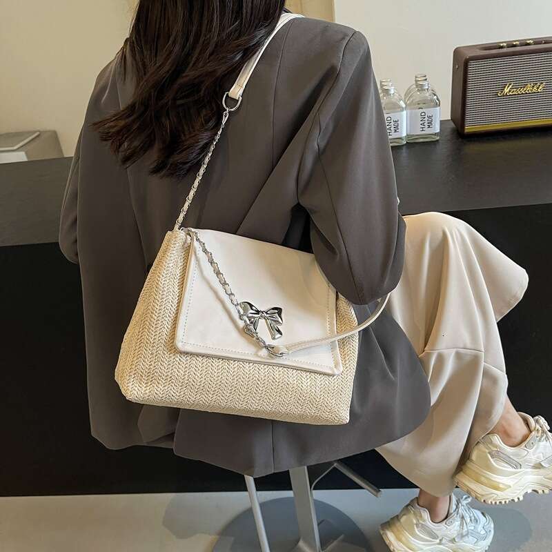 Design Sense Large Capacity for Women 2025 New Fashionable Straw Color-Block Single Shoulder Underarm Chain Bag