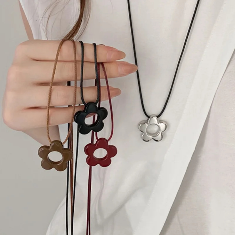 Delicate Flower Charm Necklace Hollow Flower Pendant Necklace with Adjustable Knot Resin Material Perfect for Wedding Dropship 250729
