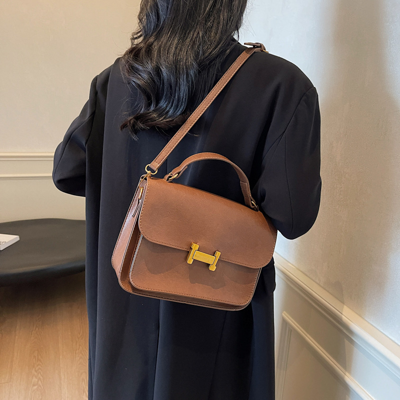 New simple mailman bag women's niche fashion portable small square bag autumn versatile commuter women's bag messenger bag