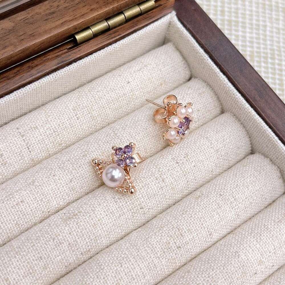 2025 New Western Empress Exquisite Versatile Saturn Pearl Flower Stud Earrings Light Niche Asymmetric Jewelry 0e7