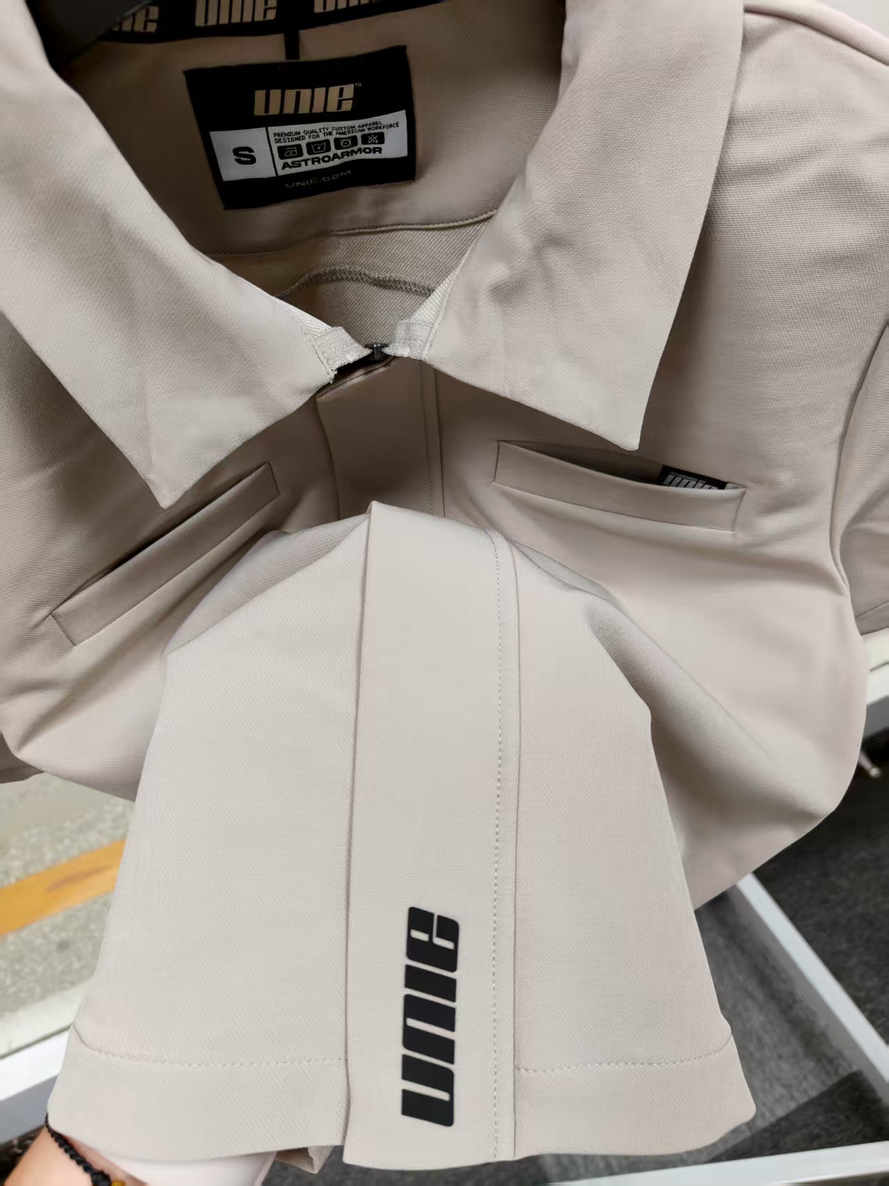 Khaki Workwear Zip-up T-shirt Men's Lapel Collar T-shirt Top Loose Fit T-shirt with Pockets