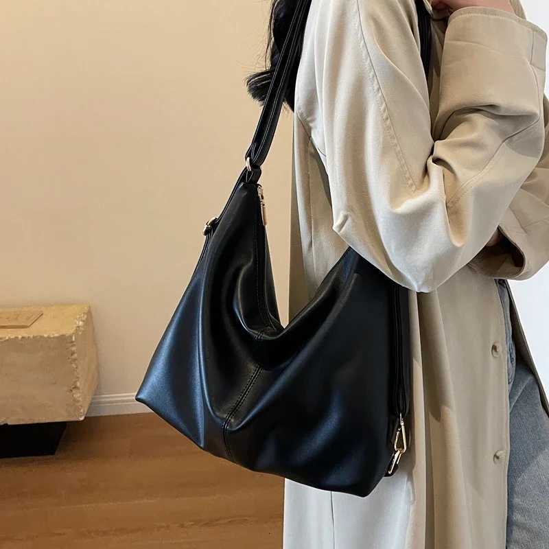 MOODS Shoulder Bags and Backpack Dual-use for Women Soft PU Leather Large Capacity Shopper Totes 2023 Winter New Luxury Handbags Y250730