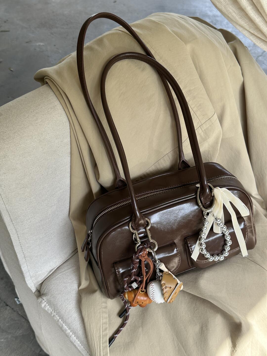 Summer New Women's Shoulder Bag New Bowling Bag Large Capacity Shoulder Bag New Designer Bag Summer New Niche Design Solid Color Designer Luxury 