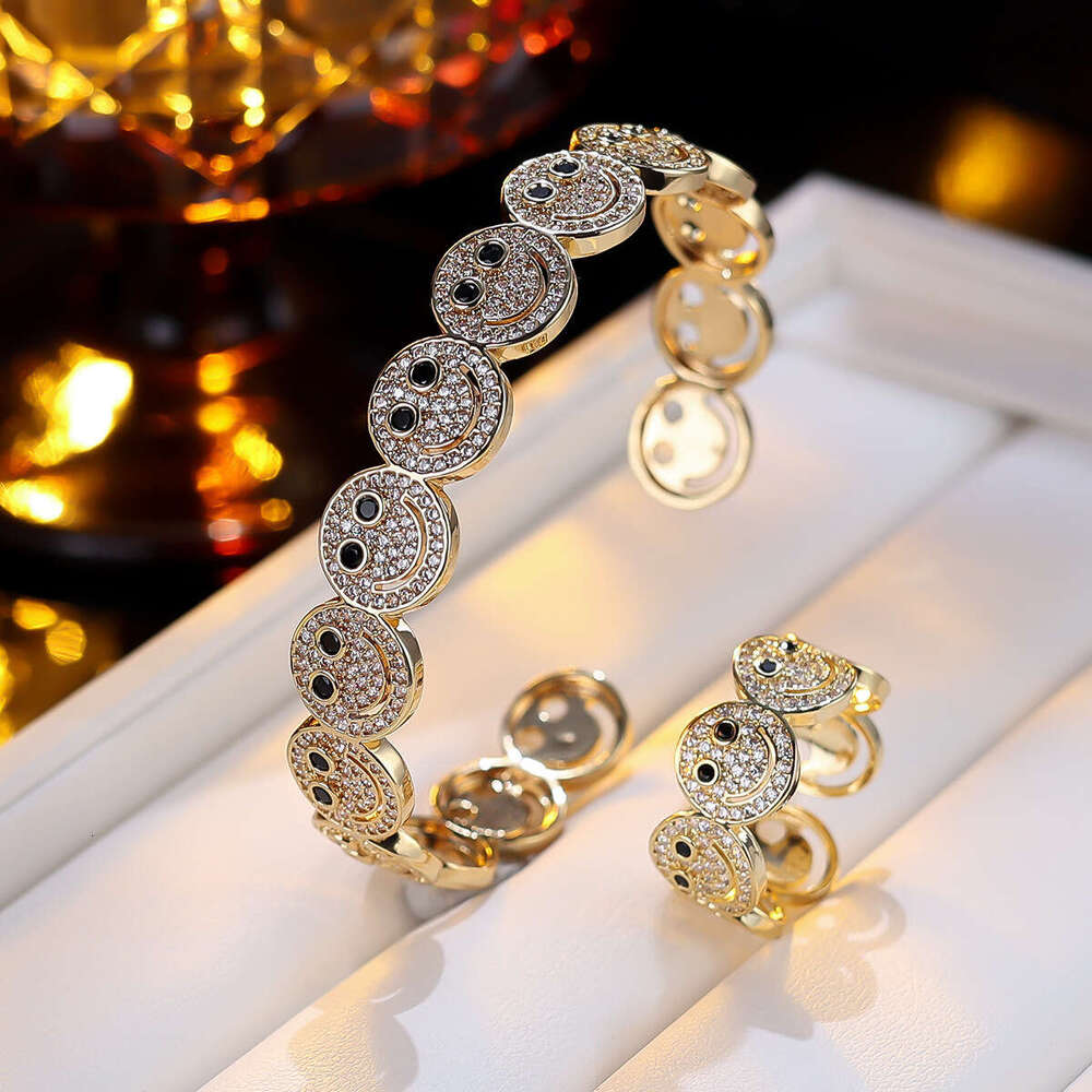 Hot-Selling Smile Fashion Classic Creative Trendy High-End Dia-Studded Bracelet Jewelry