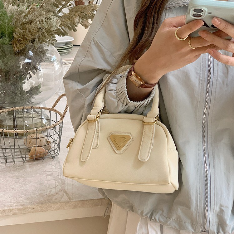 Designer Bag Niche Designer Bag For Women 2025 New Spring Summer Luxury Bag Versatile Shoulder Crossbody Bag High-quality Texture Handbag Bowling Bag 