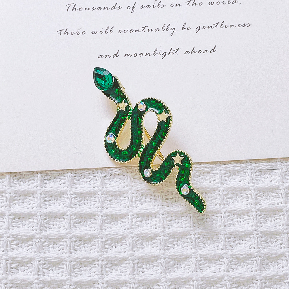 Silver Tone Textured Snake Brooch With Green Gemstone Eye Elegant Party Jewelry And Gift For Her High Quality And Stylish Jewelry