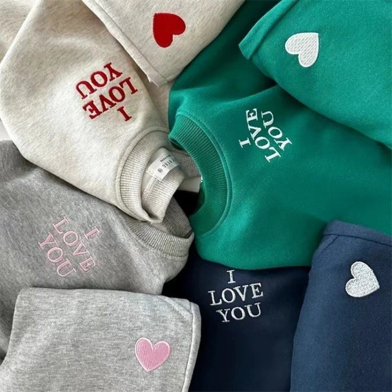 TZ2489 Korean Style Spring Autumn Childrens Clothing Set with Letter Heart Comfortable Sweatshirt And Sweatpants 250729