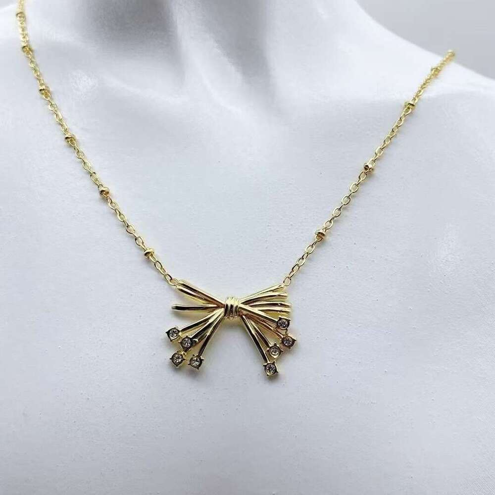 New Bowknot Hollow Necklace High-end Light Fashion Collarbone Chain Pendant Exquisite