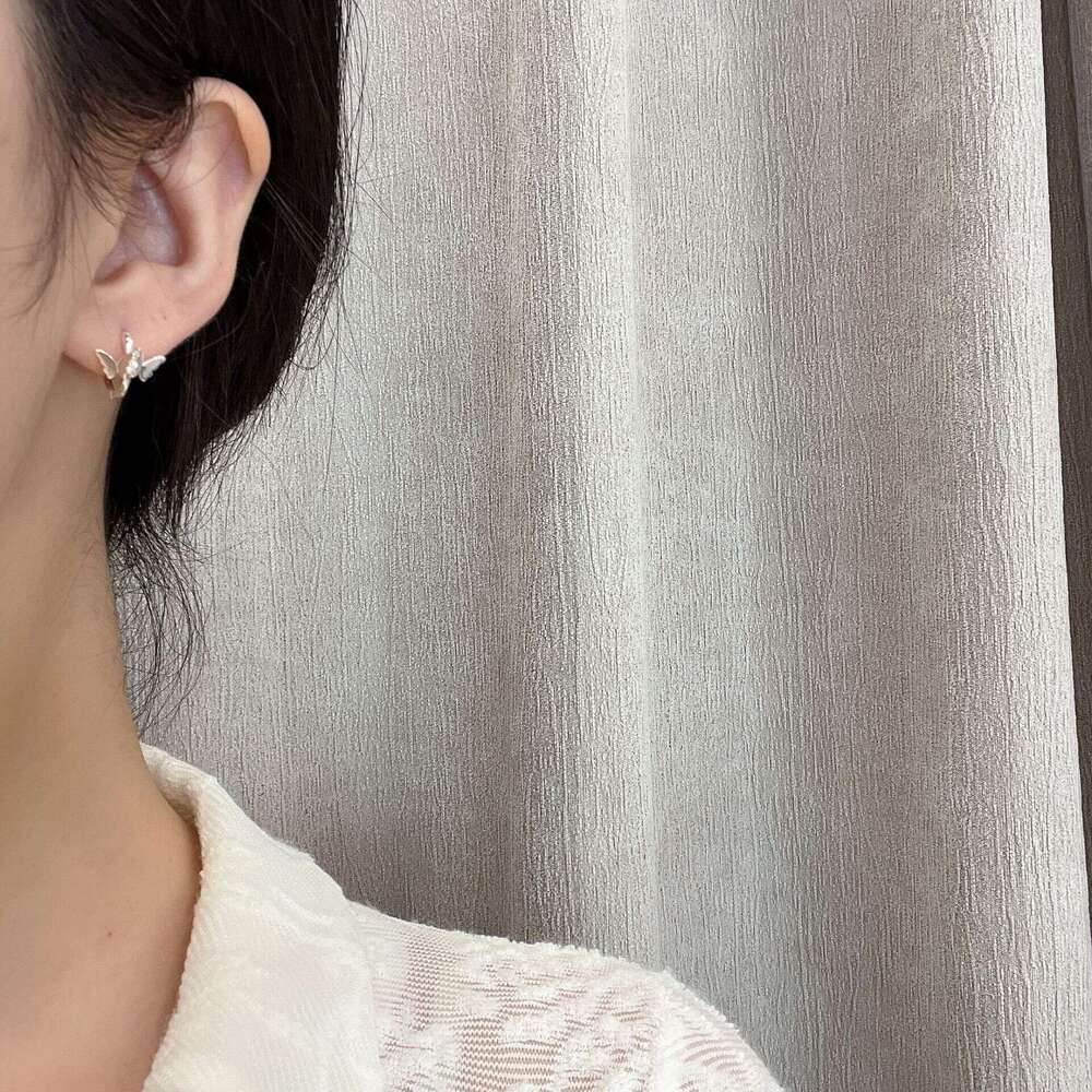 Butterfly Hoop Earrings for Women, Niche Design, High-end Sweet Earrings, Circle Clips, 2024 New Style, Elegant Ear Jewelry d30