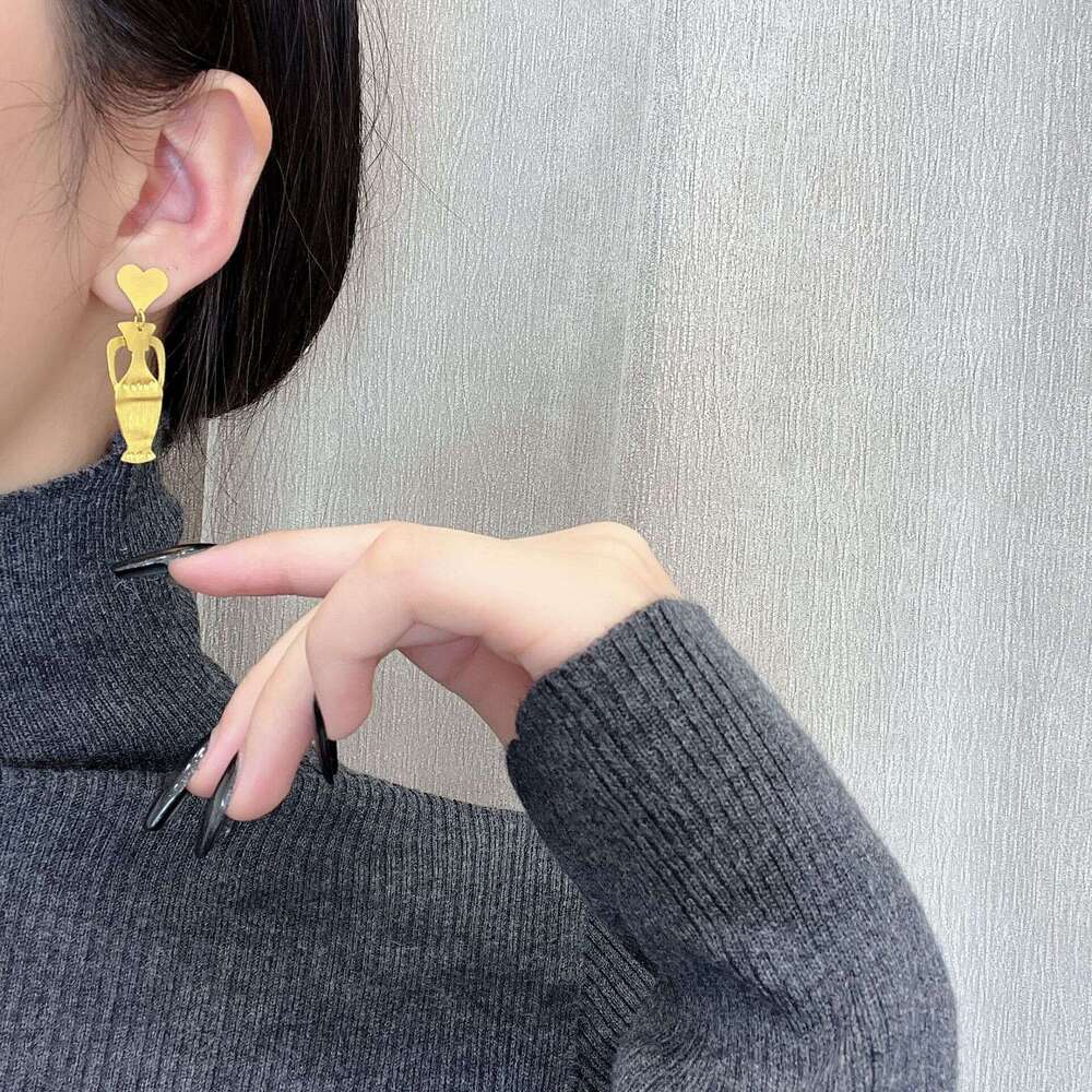 Maillard Gold for Women, Autumn and Winter Elegant Earrings, Niche Design, High-end Earrings 9c1