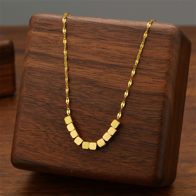 Beach Lady Pendant Titanium Steel Necklace For Women Designer Necklace Non-fading, Light Luxury Versati High-end Feel Luxurious Collarbone Chain Jewel