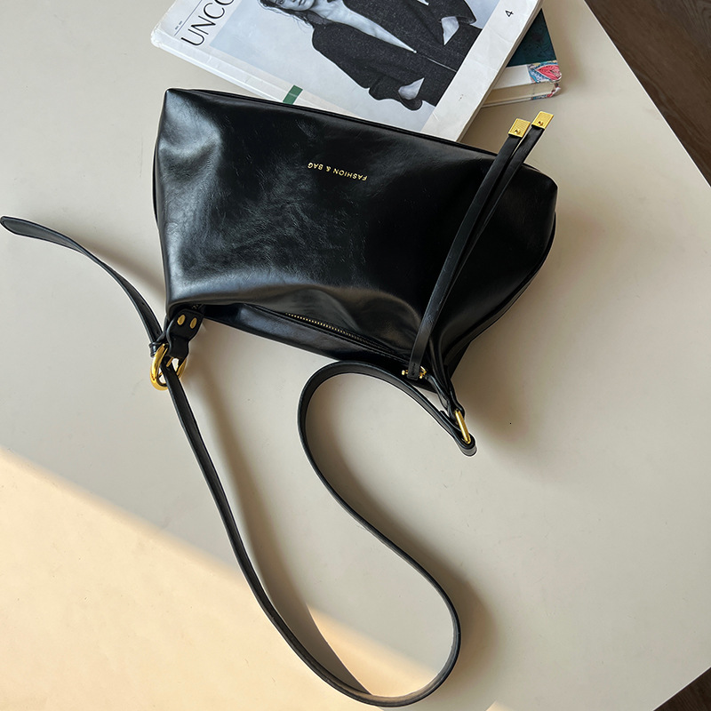 Designer Bag Modern Law Tote Bag 2025 New Commuter Texture Bag For Luxury Bag Women Niche Design Soft Shoulder Crossbody Bag Tote Bag