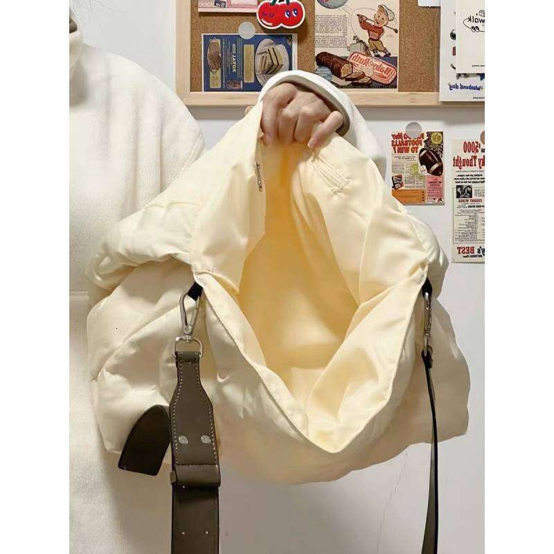 Niche Design Cloud Down for Women, Autumn and Winter New Large Capacity Casual Versatile Soft Lightweight Crossbody Bag