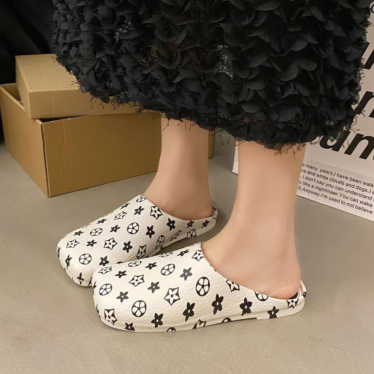 Free shipping designer Slippers Printed flat soled single shoes one foot pedaled Boken and cool slippers White brown black