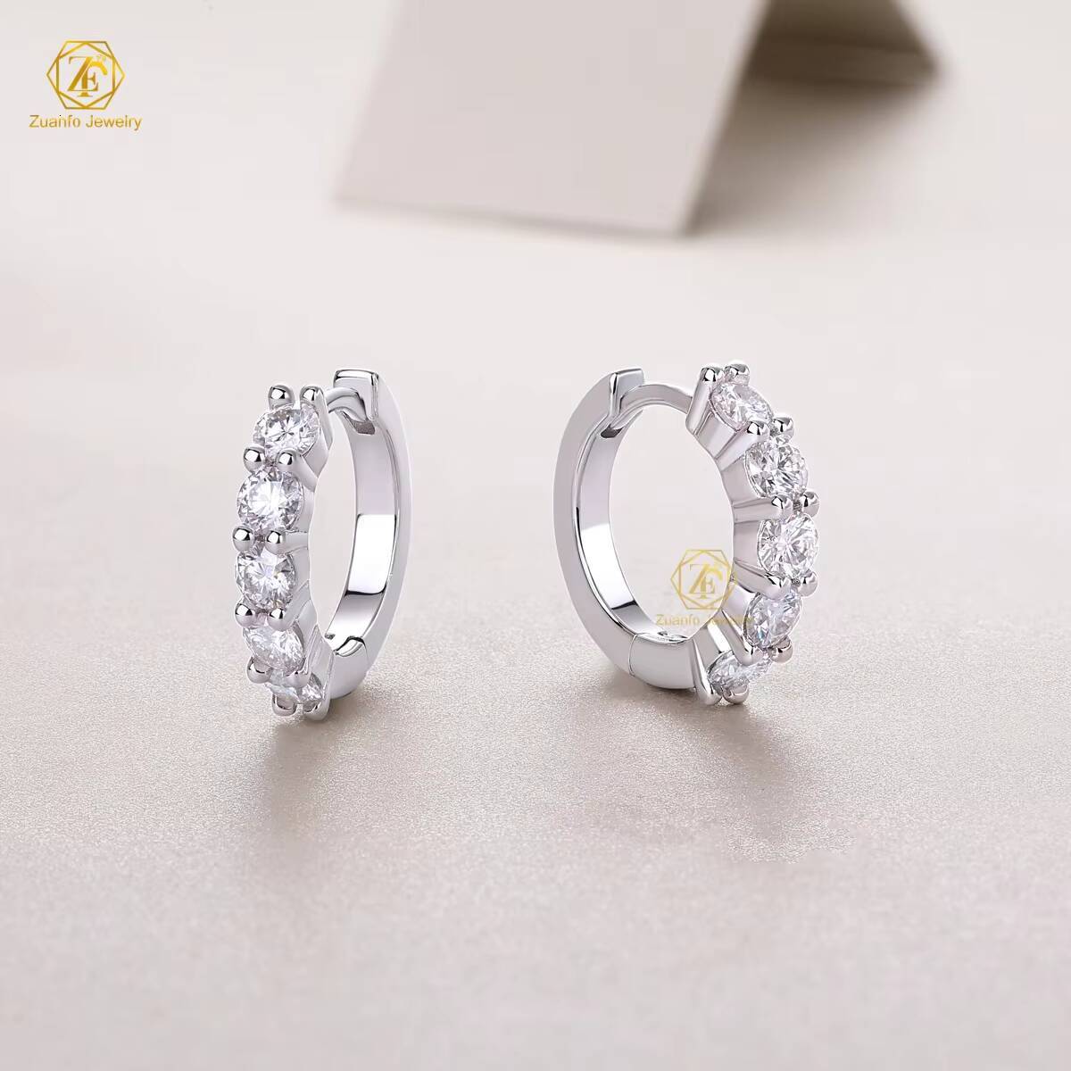 Wholesale Fine Jewelry 925 Sterling Silver Huggie Earrings 0.1Ct Lab Grown Moissanite Gold Plated Hoop for Anniversaries Parties