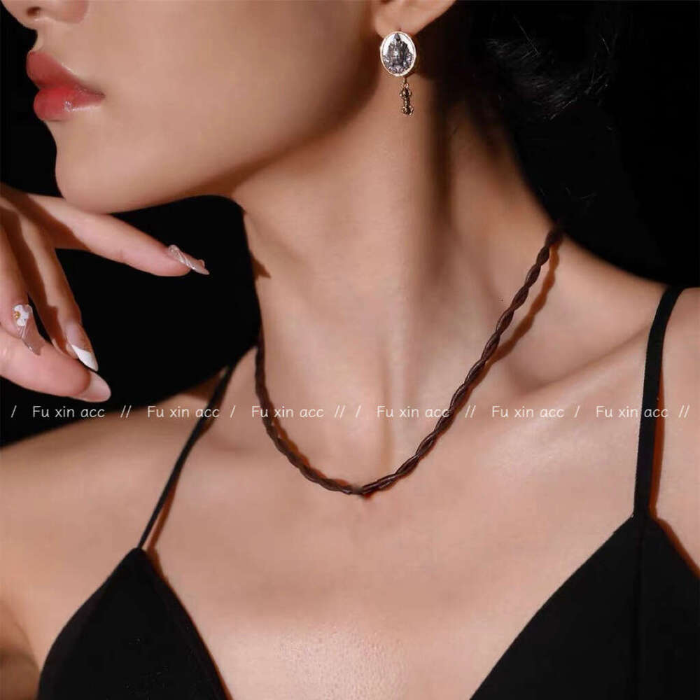 Light Niche Design Necklace for Men and Women, Simple Internet Celebrity High-end Double-layer Choker, Beautiful Black Versatile Neck Chain 59f