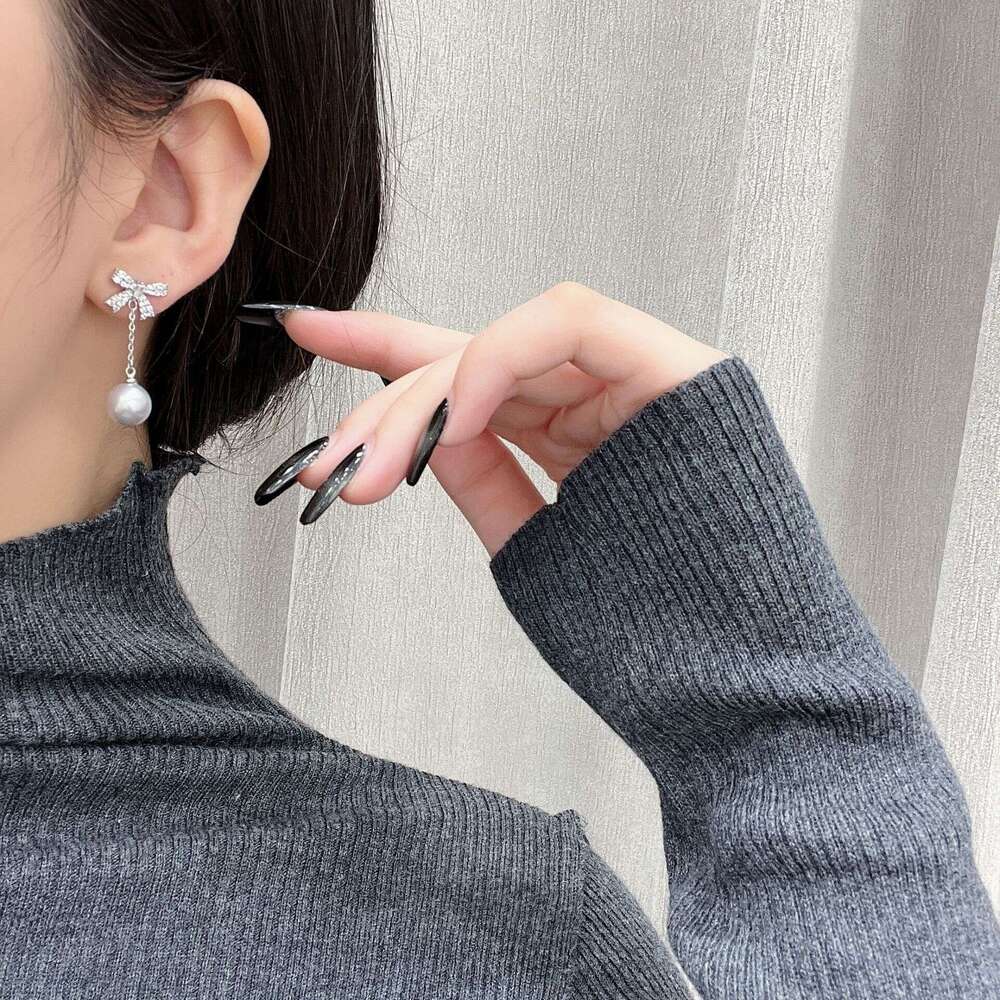 New French Style Light Zircon Pearl Elegant Versatile Niche Design High-end Fashion Stud Earrings for Women 3c5