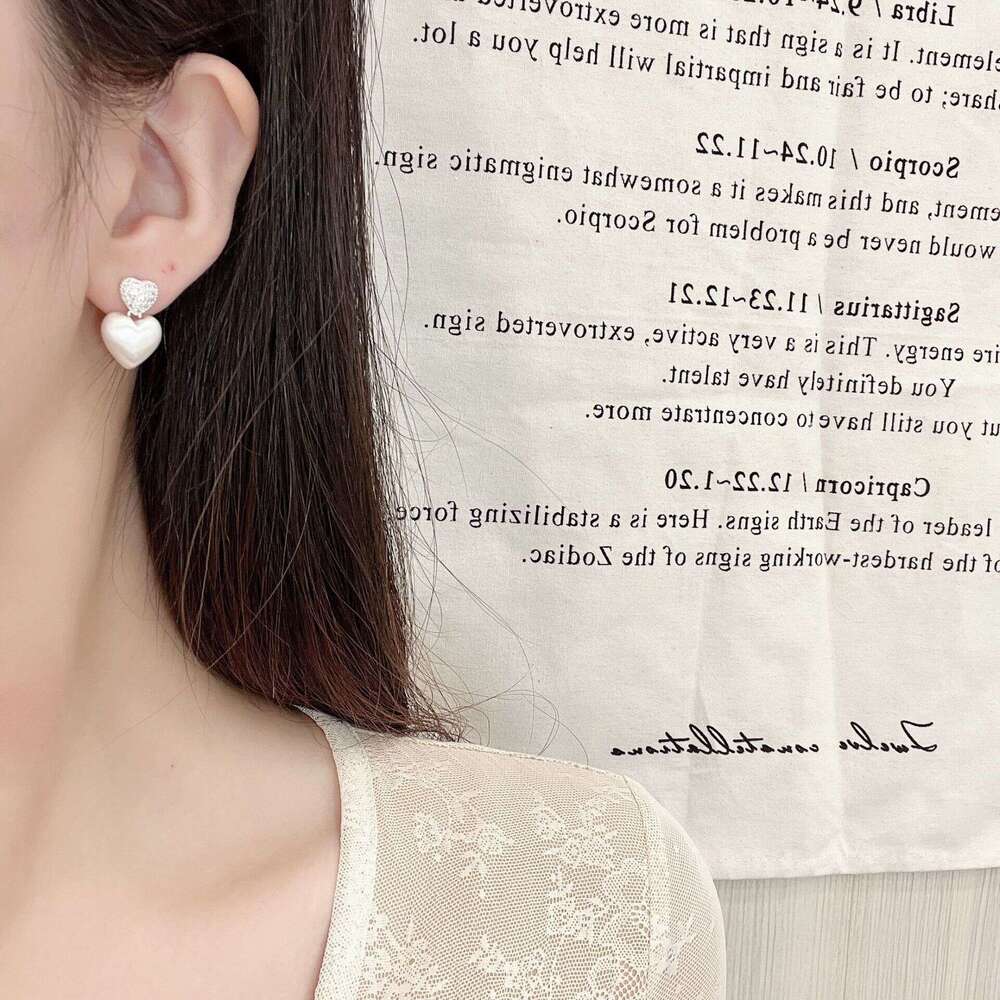 Autumn Winter Brushed Heart Zircon Sier for Women High-end Exquisite Ear Jewelry Light Unique Niche Earrings 063