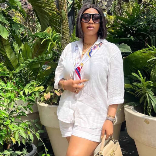 Plus Size Casual Women's Two-Piece Set Fashionable Solid Color Shirt Shorts Simple Elegant Outfit For Women B5