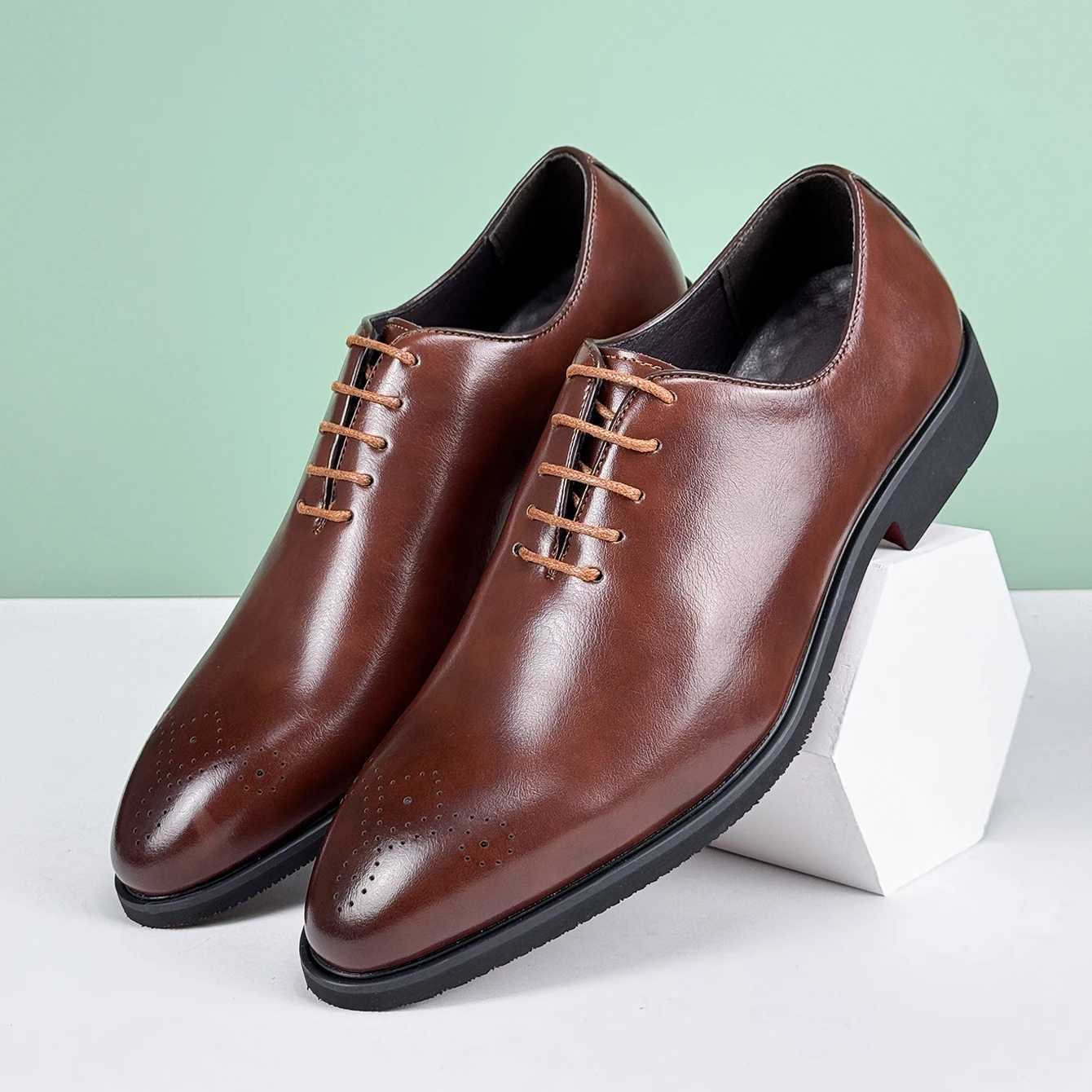 Mens Formal Leather Shoes British Style Oxford Loafers Pointed Toe Breathable Non-Slip Business Dress Wedding Red Sole Y250731