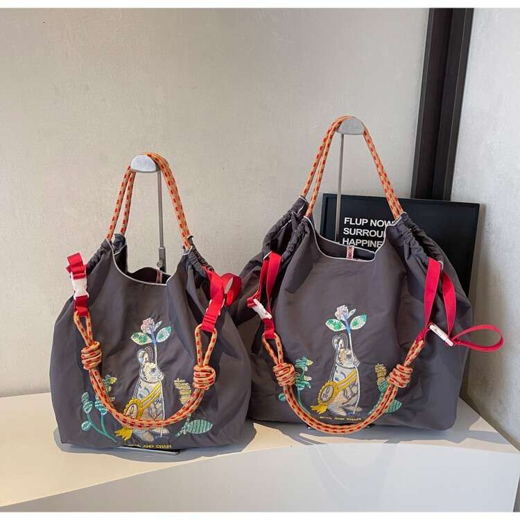 Large Capacity High Aesthetic Shoulder Niche Design Cartoon Casual Simple Crossbody Bag for Women Versatile