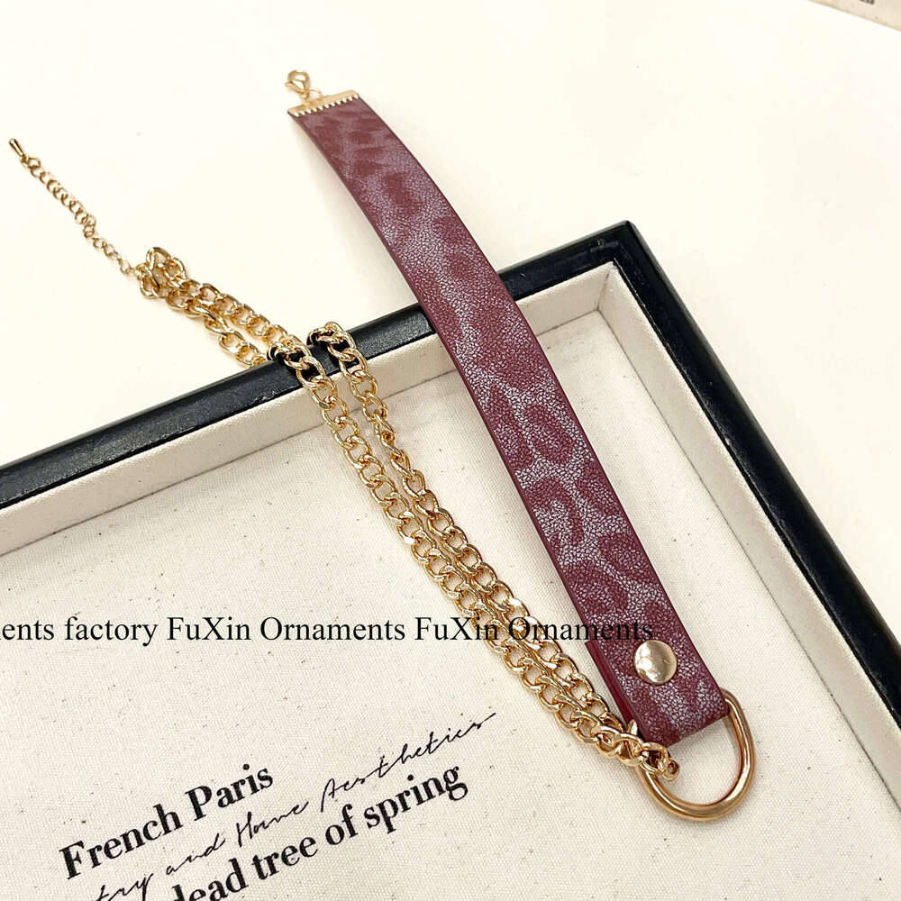 New Fashion Niche Light Collarbone High-end Design Unique Novel Temperament Pink Leopard Print Gold Chain Necklace 3ab