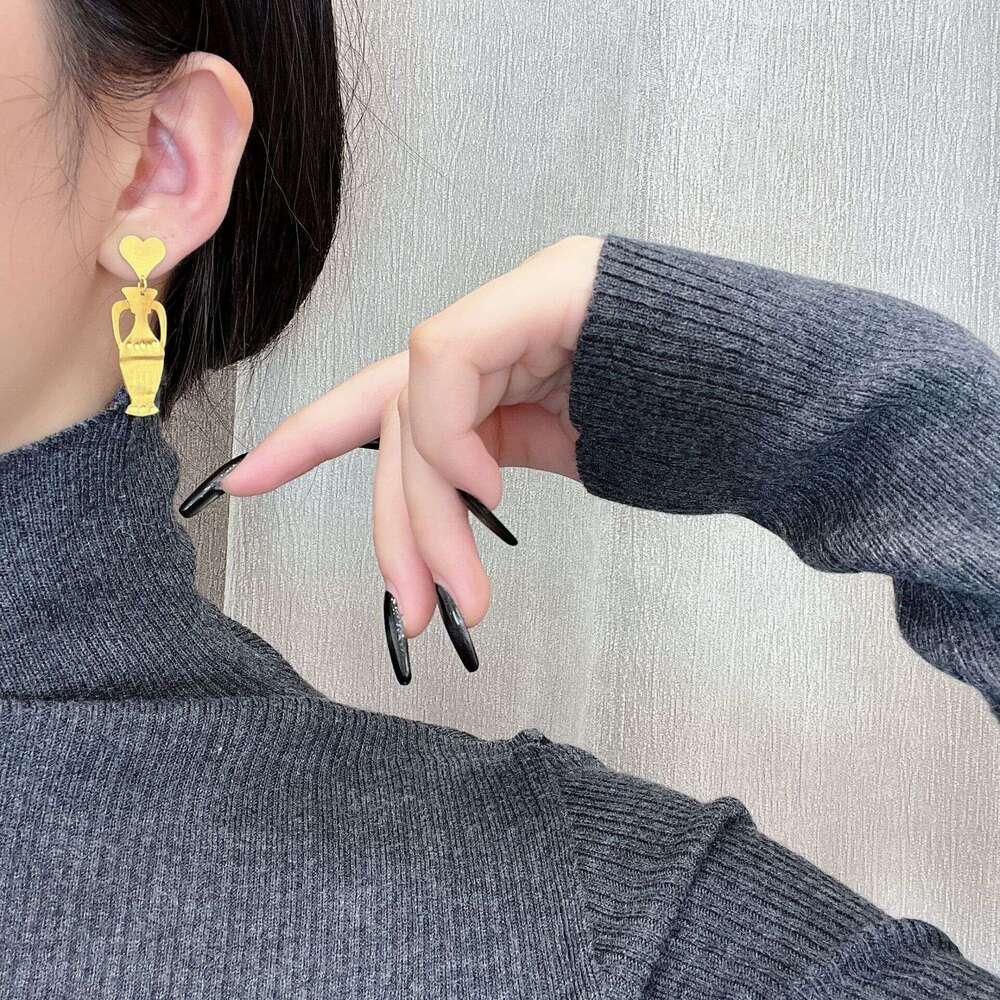 Maillard Gold for Women, Autumn and Winter Elegant Earrings, Niche Design, High-end Earrings 9c1